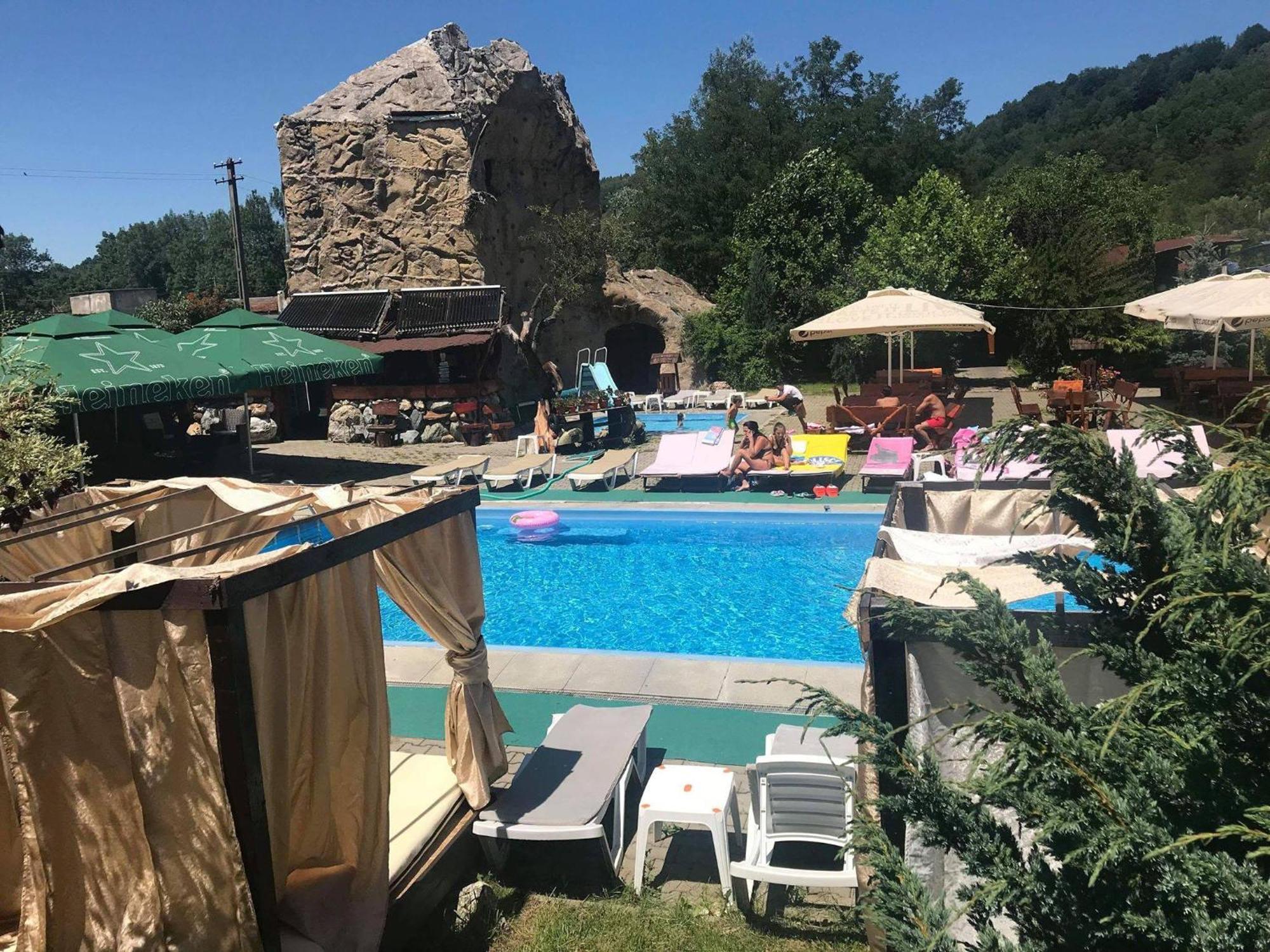 فندق Castelul De Vis Petroşani المظهر الخارجي الصورة