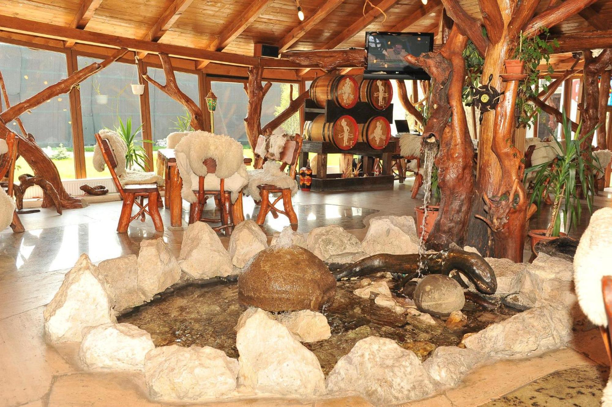 فندق Castelul De Vis Petroşani المظهر الخارجي الصورة