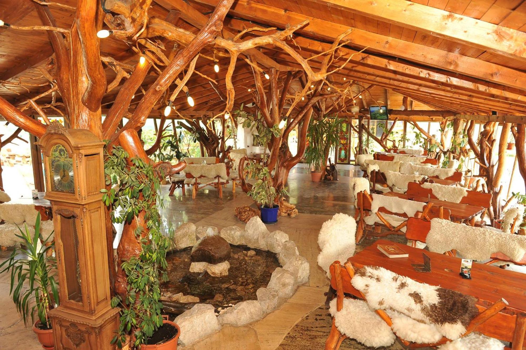 فندق Castelul De Vis Petroşani المظهر الخارجي الصورة