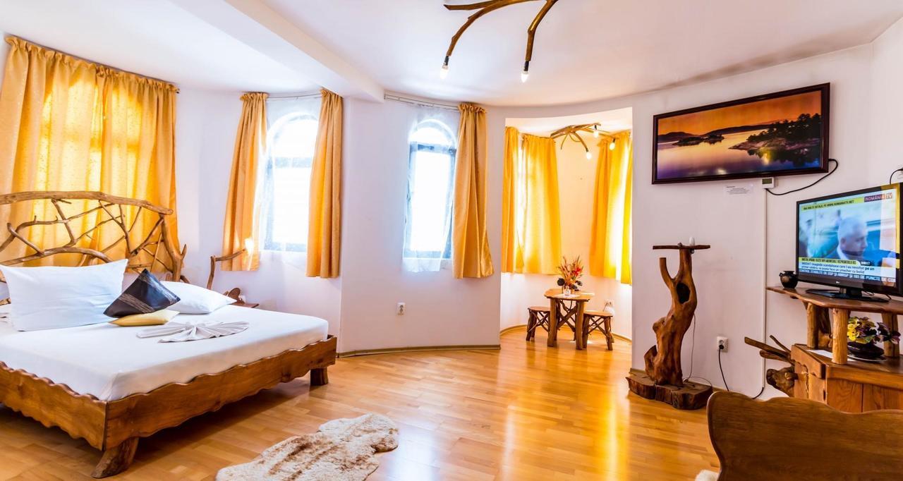 فندق Castelul De Vis Petroşani المظهر الخارجي الصورة