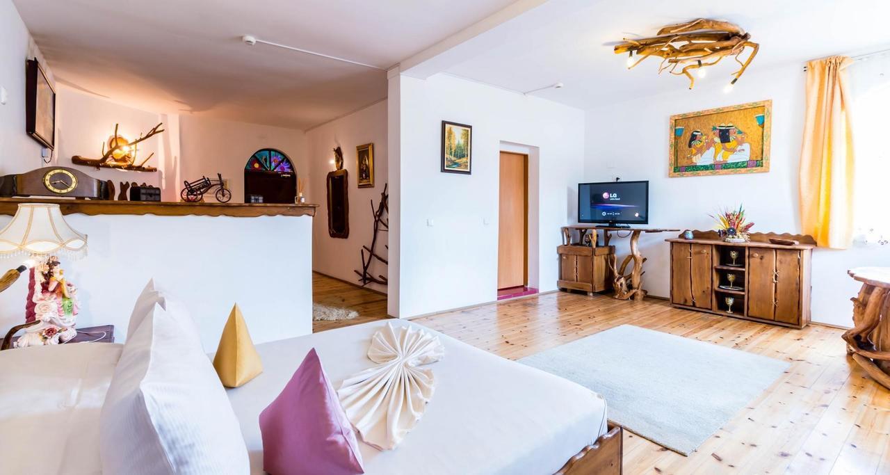 فندق Castelul De Vis Petroşani المظهر الخارجي الصورة