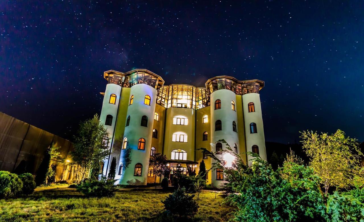 فندق Castelul De Vis Petroşani المظهر الخارجي الصورة